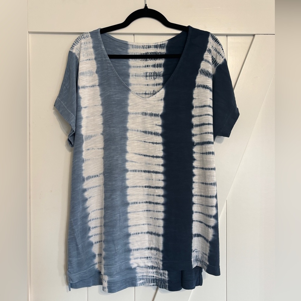 JJill brand Blue and White Tie-Dye Short Sleeve Top